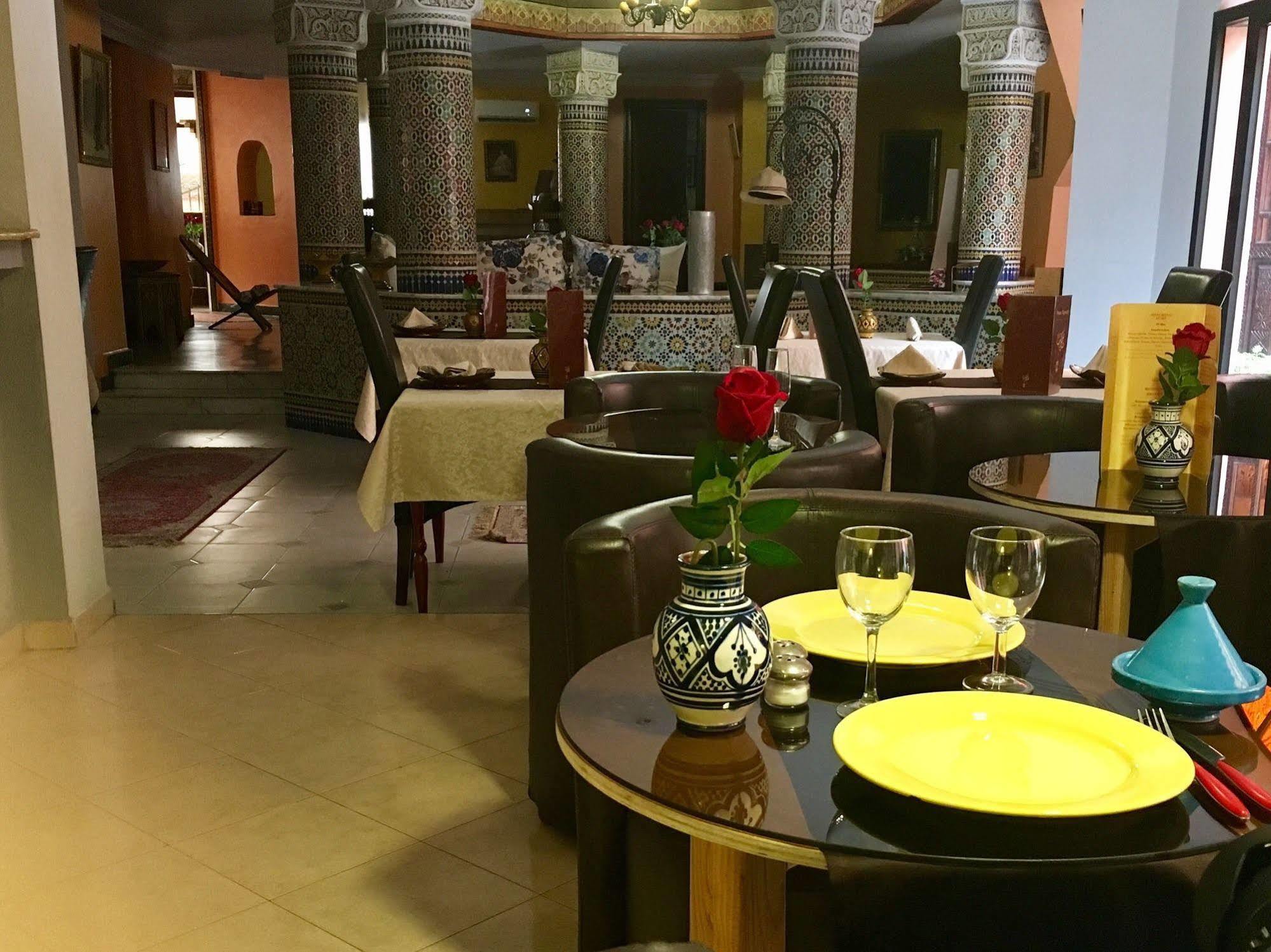 Hotel Tafoukt Marrakesh Buitenkant foto
