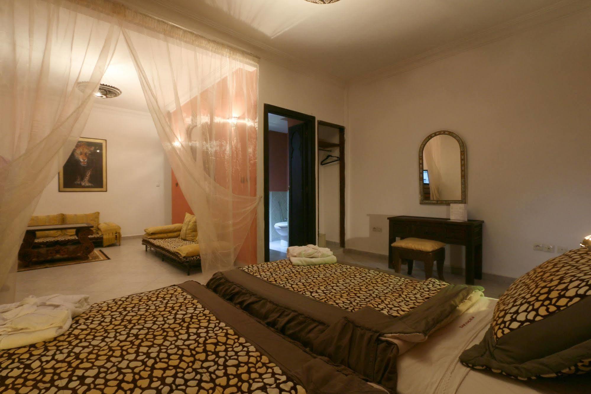 Hotel Tafoukt Marrakesh Buitenkant foto