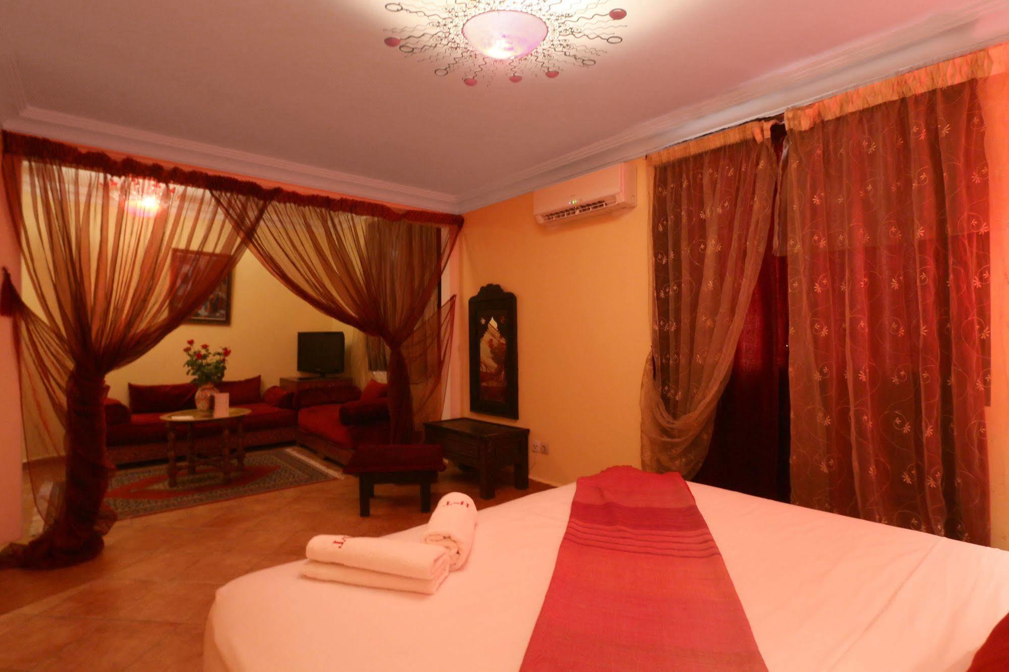 Hotel Tafoukt Marrakesh Buitenkant foto